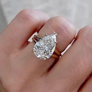 3CT Pear Cut Moissanite Engagement Ring Pear Diamond Split Shank Ring 14K Solid Gold Wedding Ring For Women Anniversary Gift Proposal Ring