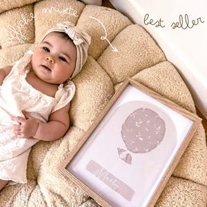 Plakat Elio anpassbare Illustration Ballon Dekoration Babyzimmer Kind gemischtes Plakat Geburt Geschenkidee Beige neutrale Töne