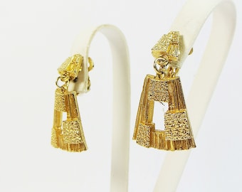 1960-70s Clip Earrings, Vintage Goldtone Textured Clip On Earrings in Fab Condition