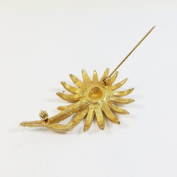 1960s Daisy Flower Brooch Pin , Very Lovely Appro… - image 6