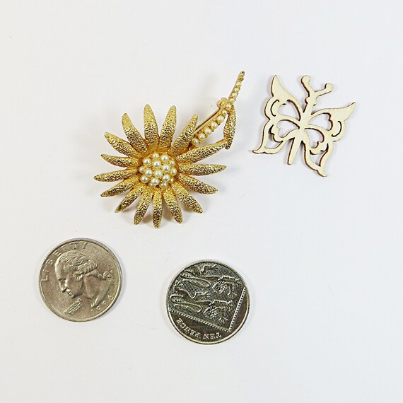 1960s Daisy Flower Brooch Pin , Very Lovely Appro… - image 5