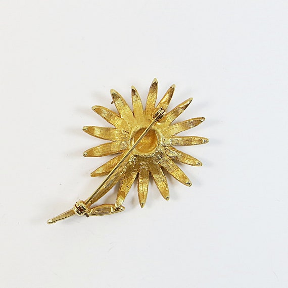 1960s Daisy Flower Brooch Pin , Very Lovely Appro… - image 9