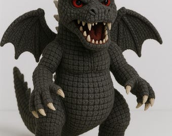 Puede incluir: Figura de dragón gris hecha a mano con ojos rojos, dientes afilados y pequeñas alas. El dragón tiene un patrón texturizado en forma de escamas y está de pie. Las garras y los cuernos del dragón son de color beige claro.