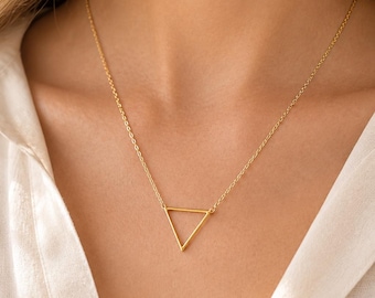Collar triangular, colgante geométrico de oro o plata, joyería minimalista delicada.