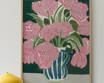 Peut inclure: Une impression encadrée d'art représentant un bouquet de tulipes roses dans un vase rayé bleu et blanc. L'œuvre est suspendue au-dessus d'un meuble jaune avec une chaîne stéréo vintage et un haut-parleur noir. Un lampadaire jaune est au premier plan.