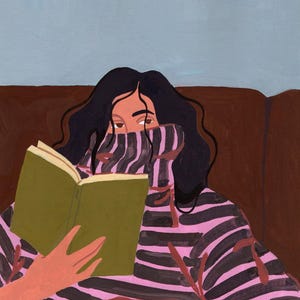 Peut inclure: Illustration d'une personne lisant un livre tout en &eacute;tant couverte d'un pull ray&eacute;. Le livre est ouvert, r&eacute;v&eacute;lant des pages vertes. Le fond est bleu clair et marron.