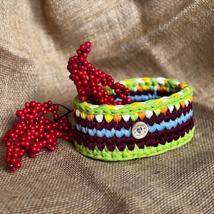 Multicolor Crochet Basket with Wooden Tag – Handmade Cotton Storage Bowl, Cheerful Decor, Colorful Organizer, Unique Gift Idea