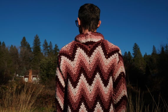 Crochet Robe Sharp Chevron White to Burgundy M