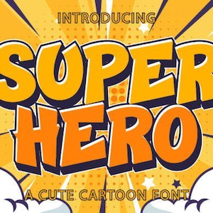 Puede incluir: Un gráfico vibrante con las palabras "SUPER HERO" en letras audaces, naranjas y amarillas, delineadas en azul oscuro. El fondo es una explosión de líneas amarillas y blancas, con estrellas y nubes. El texto en la parte superior dice "INTRODUCING" y en la parte inferior "A CUTE CARTOON FONT."
