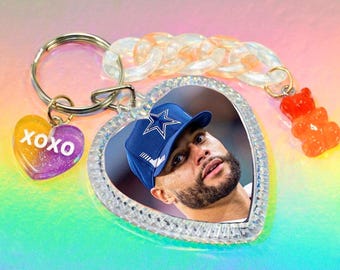 Llavero de jugador de fútbol americano Dak Prescott de los Dallas Cowboys con dijes y foto de corazón de doble cara