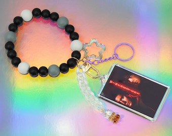 Llavero de la serie de televisión Supernatural Winchesters con dijes y foto – Cuentas de silicona