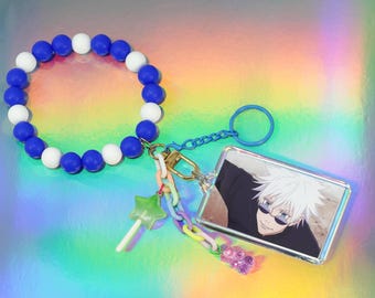 Llavero de muñeca con dijes y foto del anime Jujutsu Kaisen Satoru Gojo – Cuentas de silicona