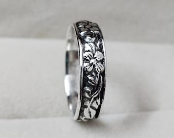 Anello a fascia martellato fatto a mano e ossidato in argento sterling 925: fascia tribale