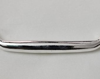 Pendiente de colmillo de plata maciza de ley 92,5: joyería de cuerno hecha a mano