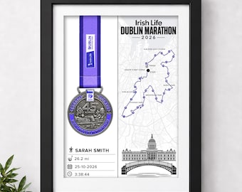 Może przedstawiać: Oprawiona ekspozycja zawierająca srebrny medal Irish Life Dublin Marathon 2026 z fioletową wstążką, mapę trasy maratonu oraz spersonalizowany tekst z imieniem Sarah Smith, 26,2 mi, 25-10-2026 i czasem końcowym 3:38:44.