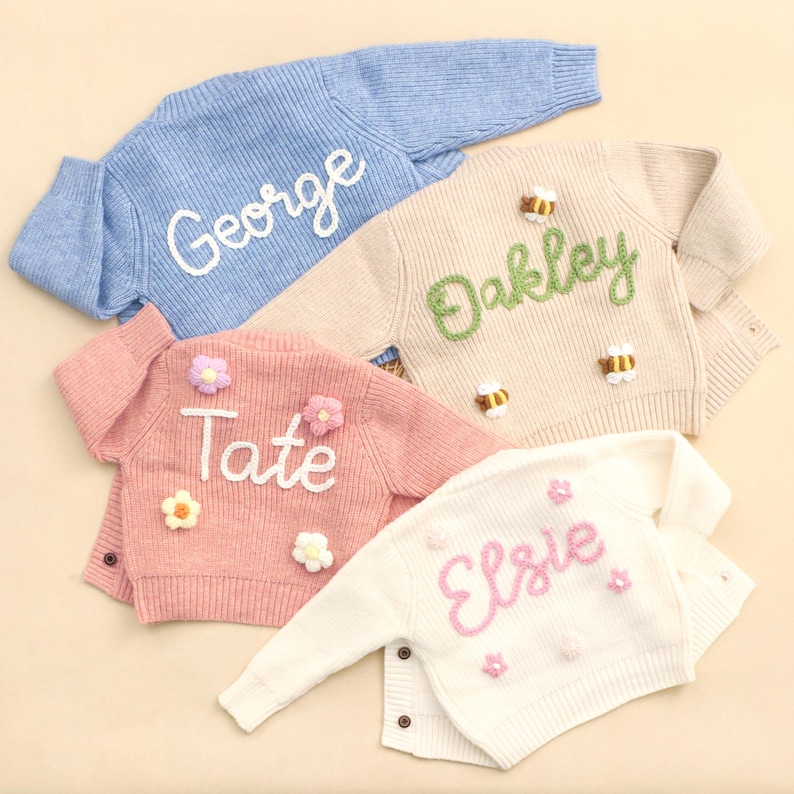 Baby-Strickjacke mit benutzerdefiniertem Namen, Handgestrickte personalisierte Strickjacke, bestickte Strickjacke mit Namen, Neugeborenen Strickjacke, Babypartygeschenke Bild 4