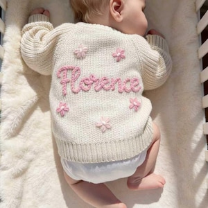 Cárdigan para bebé con nombre personalizado, tejido a mano, bordado con nombre, para recién nacidos, regalo para baby shower.