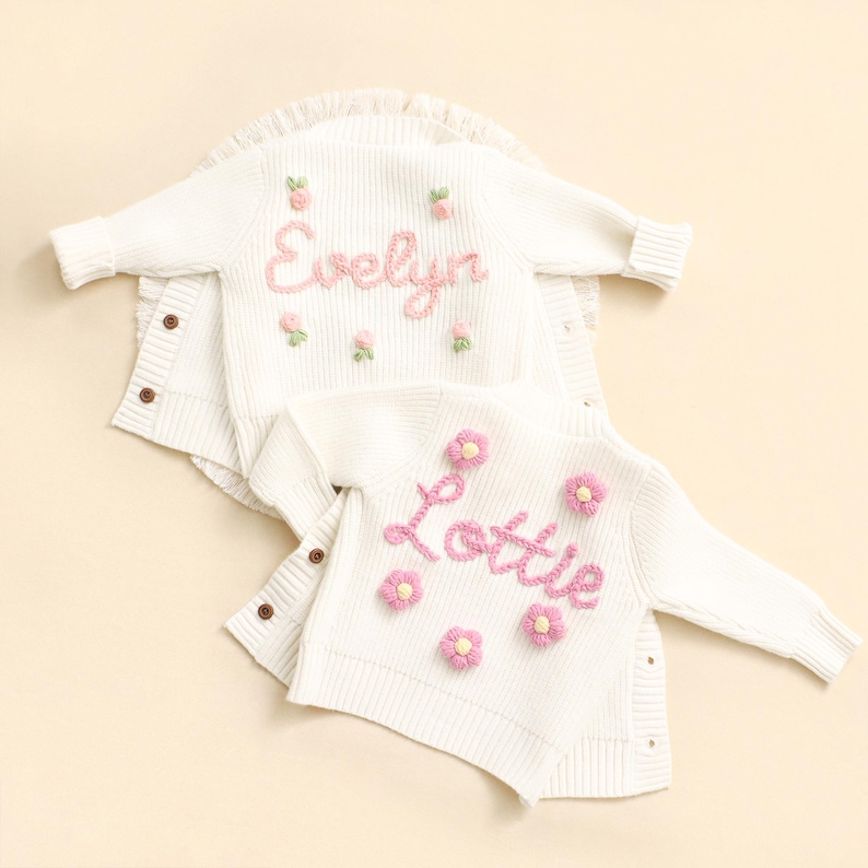 Baby-Strickjacke mit benutzerdefiniertem Namen, Handgestrickte personalisierte Strickjacke, bestickte Strickjacke mit Namen, Neugeborenen Strickjacke, Babypartygeschenke Bild 8