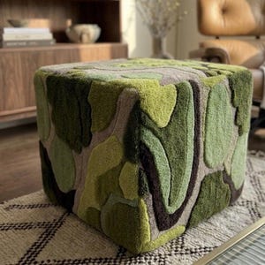 Handgetufte poefhoes van Nieuw-Zeelandse wol - Groene mosgroene abstracte 3D-textuur vloerpoef - Vierkante voetenbank en opstapje met boslandschap