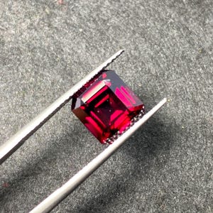 Natural rhodolite red garnet octagon shape weight 5.30carat  size 9.20x8.40mm Vabriant red color perfect for ring