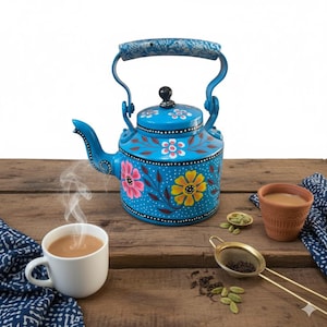 Bollitore in alluminio dipinto a mano / Teiera decorativa floreale blu / Decorazione per la casa in stile popolare indiano