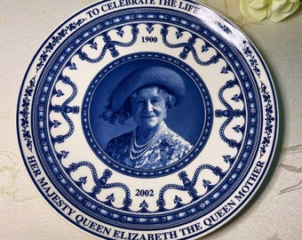 Prato comemorativo Wedgwood Queen Elizabeth The Queen Mother 1900–2002 – Edição Daily Mail em caixa