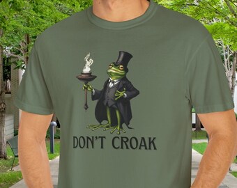 Undertaker Frosch-Shirt, Cottagecore Tshirt, Komfort Farben T-Shirt, Fairycore, Gobblincore, seltsames T-Shirt, Hemden, die hart Kröte dunkel Academia gehen