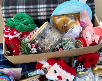 Christmas Burr Basket Gift, Relaxation Spa Package for Son, Care Present for Husband Coffee Hot Cocoa Blanket Dad Boyfriend Chocolate Nice