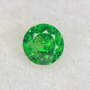 Natural Tsavorite Green Garnet Faceted Round Shape for ring and jewelry 0.80 Carats 5.8x3.5mm