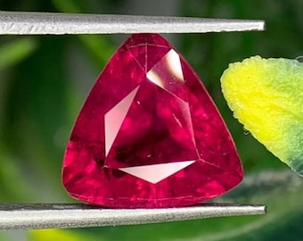 Natural Rubellite Tourmaline 2.30 Carats Trillion Cut Gemstone 8.5x5.5mm Vivid Pink-Red Color Loose Gem for Jewelry AAA Quality
