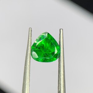 Natural Tsavorite Green Garnet Faceted Heart Shape for ring and jewelry 0.60 Carats 5x3.5mm