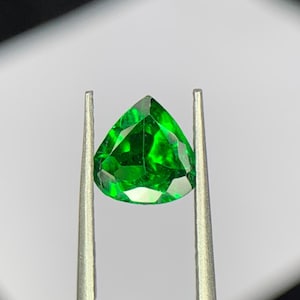 Natural Tsavorite Green Garnet Faceted Heart Shape for ring and jewelry 0.60 Carats 6x3mm