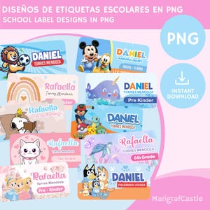 Può includere: Una collezione di etichette scolastiche rettangolari in formato PNG con vari personaggi dei cartoni animati, tra cui Mickey Mouse, Snoopy, Bluey e Pokémon. Ogni etichetta mostra il nome, il cognome e il grado scolastico in caratteri colorati.