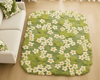 Handgefertigter Gänseblümchen Teppich: Getufteter Wollteppich, Grüner Teppich 150x250
