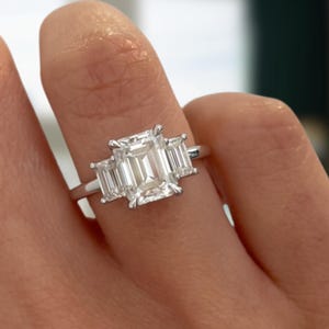 2.00 Carat Emerald Cut Lab Grown Diamond Ring: 14k Yellow Gold, IGI Certified