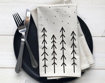 Set of 4 - - Christmas Holiday Candy Modern Reusable Fabric Napkins Large Cloth Napkins N7183
