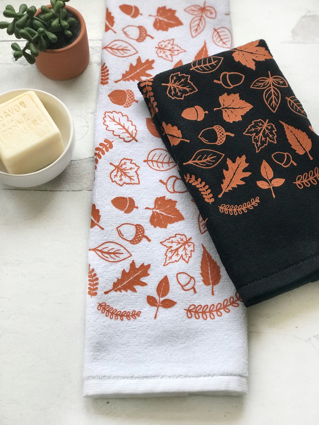 Fall Hand Towel Set, Bathroom Decor, Autumn Leaf Print Small Fingertip