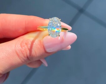 Ovaal geslepen diamanten verlovingsring, 14K geelgouden solitaire, minimalistische bruidsring, tijdloze ovale solitaire-sieraden met regenboogvuur