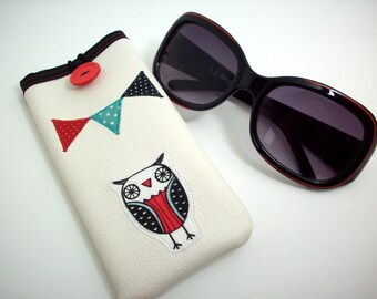 Eyeglass case in cream with owl, owl print eyewear case, owl party eyewear case