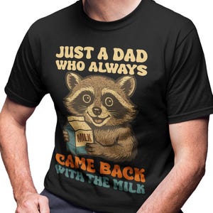 いつもミルクを持って帰ってくるお父さんTシャツ　面白いアライグマのお父さんへの父の日の贈り物　メンズ　レトロユーモアグラフィックTシャツ