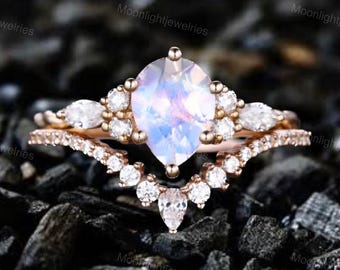 Ensemble de bagues de fiançailles avec pierre de lune taille poire : bague de mariée moissanite en or rose