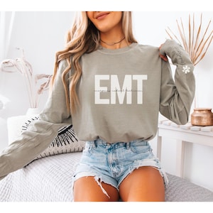 Gepersonaliseerde EMT-shirt met lange mouwen, comfort kleur EMT-shirt, shirt medisch technicus voor noodgevallen, cadeau eerstehulpverlener, shirt ambulanceverpleegkundige