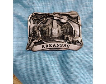 Klamra do paska VTG Arkansas 3D z 1984 roku, Siskiyou Petwer Cabin, River Man Scene Woods