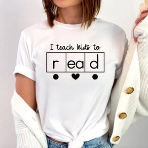 I Teach Kids to Read T-Shirt, Reading Teacher Tee, Literacy Shirt, Reading Specialist Gift, Interventionist Shirt, Teacher Gift Tee