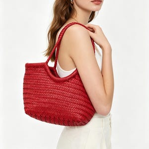 Weinrote handgewebte Vollnarbenledertasche | Gewebter Korb mit Kordelfutter | Designer inspirierte Alltags-Umhängetasche