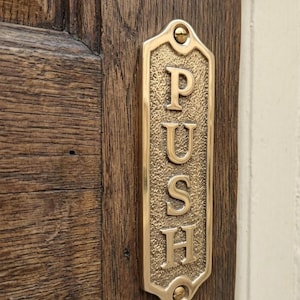Letrero de puerta "PUSH" de latón artesanal, acabado marrón antiguo, 12,7 cm