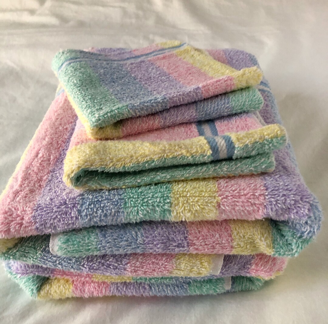 Set of 4 Vintage 1970's St. Mary's Bath Towels Wash Cloth Rainbow