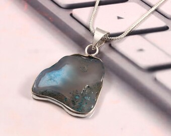 Collana con ciondolo a fetta di agata blu, argento sterling, stile boho chic