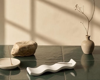 Minimalist Wavy Incense Holder – Ceramic Zen Tray