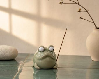 Googly Frog Incense Holder – Funny Zen Desk Decor